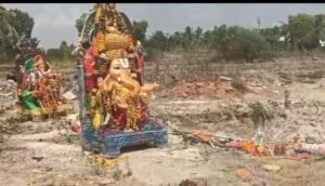 చెరువులో నీరు లేక.. వినాయకుడికి నిమజ్జన కష్టాలు