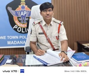 మదనపల్లె వన్ టౌన్ సిఐగా మోహన్ కుమార్ బాధ్యతల స్వీకరణ