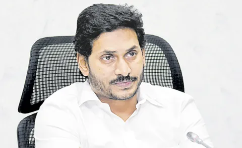 దాచేపల్లి మండలం, గామాలపాడు స్వర్ణ గ్రామ సచివాలయంలో మాజీ సీఎం జగన్ రెడ్డి చిత్రపటాలు..