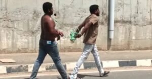 ఘోరం.. చేతులు, మెడకు తాళ్లు కట్టి రోడ్డు వెంట..