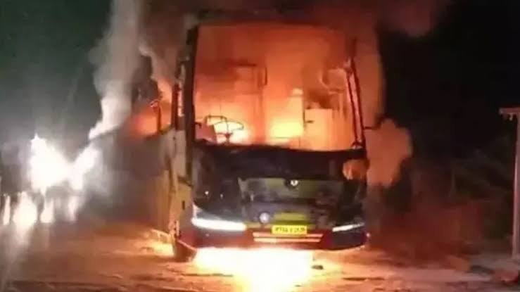 ఏపీ లో మరో ట్రావెల్ బస్సు దగ్దం..