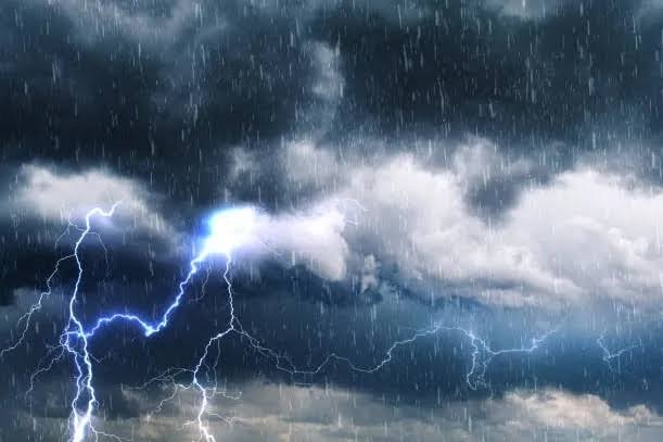 రేపు పలు జిల్లాల్లో పిడుగులతో కూడిన తేలికపాటి నుంచి మోస్తరు వర్షాలు..!