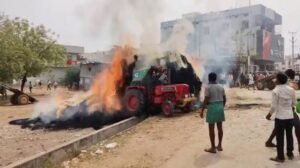 కరెంట్ తీగలు తగిలి ట్రాక్టర్ దగ్ధం