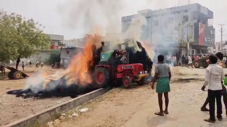 కరెంట్ తీగలు తగిలి ట్రాక్టర్ దగ్ధం