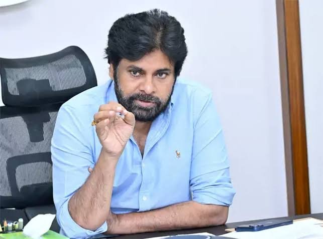 ఆంధ్రా పేపర్స్ యాజమాన్యంపై పవన్‌ కల్యాణ్‌ ఆగ్రహం.