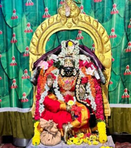 నవరాత్రి తొలి రోజు బాల త్రిపుర సుందరిదేవి అలంకారం