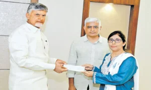 సీఎం చంద్రబాబును కలిసిన వైఎస్ వివేకా కుమార్తె సునీత..