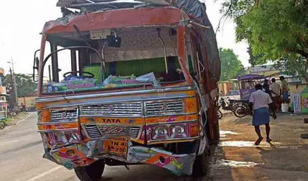 భాకరాపేట ఘాట్ రోడ్డులో లారీ బీభత్సం