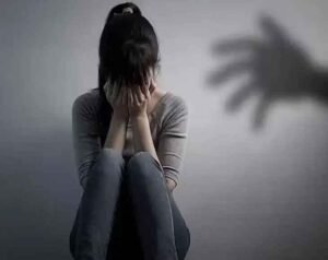 న్యూడ్ ఫొటోలు పెడతానని అత్తకు బెదిరింపులు