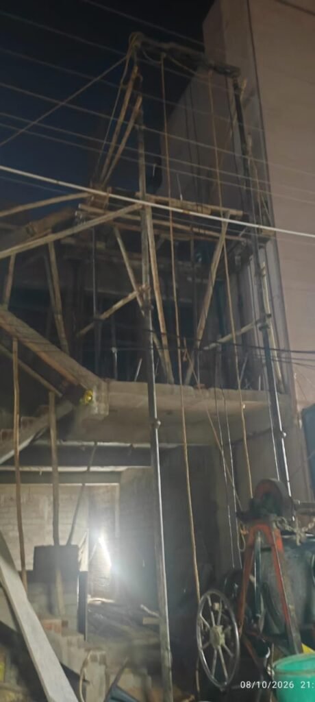 విద్యుత్ షాక్కు గురై ఇద్దరు భవన కార్మికులు మృతి.
