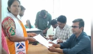 జనసేన పార్టీ అభ్యర్థిగా నామినేషన్ వేసిన మల్లికా సిద్దు.