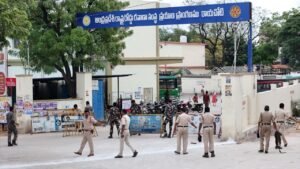 రాయచోటి మున్సిపల్ కార్యాలయం వద్ద భారీ పోలీసు బందోబస్తు