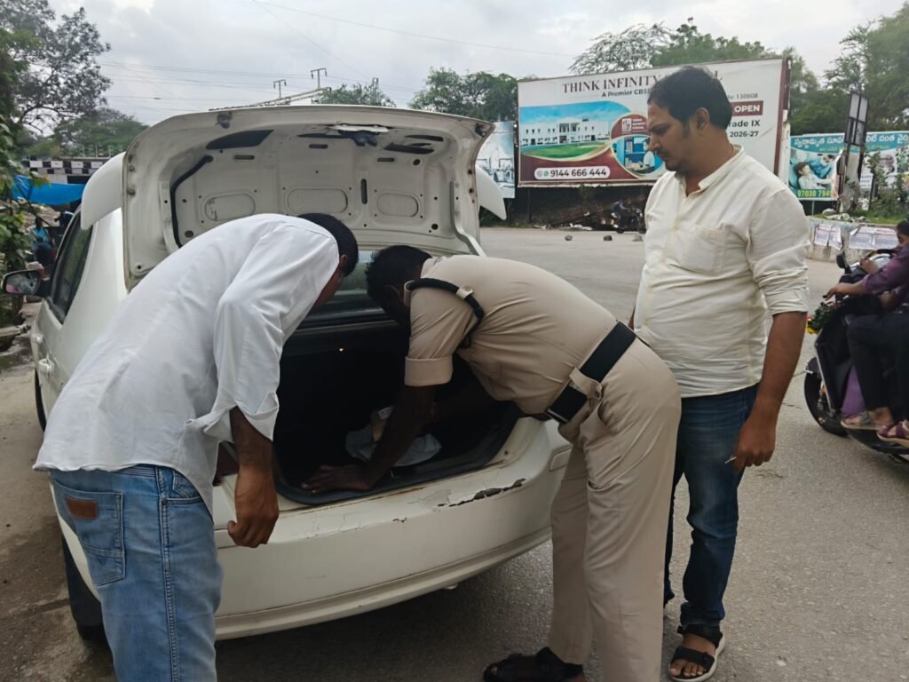 ఎన్నికల నేపథ్యంలో వాహనాల తనిఖీలు
