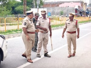 నామినేషన్ల కేంద్రాన్ని పరిశీలించిన డీఐజీ కోయ ప్రవీణ్