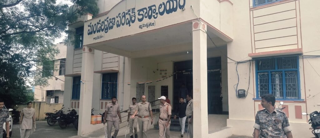 నామినేషన్ కేంద్రం వద్ద పటిష్ట బందోబస్తు