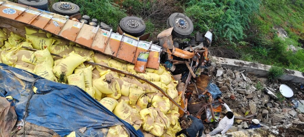 గువ్వలచెరువు ఘాట్‌లో ఘోర ప్రమాదం