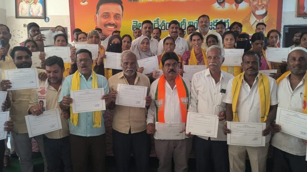 పుంగనూరు టిడిపి కార్యాలయంలో మంత్రుల మీడియా సమావేశం..