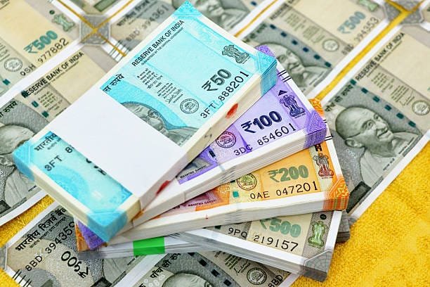 నోట్ల కట్టలు తెగితేనే ఓటు !