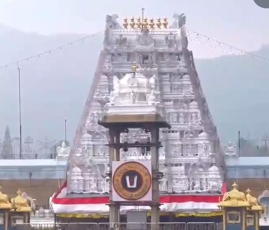 తిరుమలలో భక్తుల రద్దీ సాధారణంగా ఉంది.