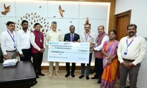 అర్నబ్ తుఫాన్ బాధితుల సహాయార్థం ముఖ్యమంత్రి సహాయ నిధికి ఎస్‌బీఐ ఉదార విరాళం!