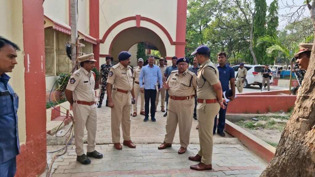 మదనపల్లెలో ఎన్నికల ఏర్పాట్లను పరిశీలించిన డీఐజీ