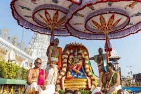 చిన్నశేష వాహనంపై ద్వారకా శ్రీకృష్ణుడి అలంకారంలో శ్రీ మలయప్పస్వామిదివ్యదర్శనం